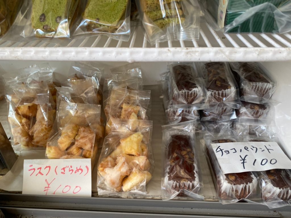 焼き菓子専門店「高松製菓」無人販売　ラスク・チョコパウンド